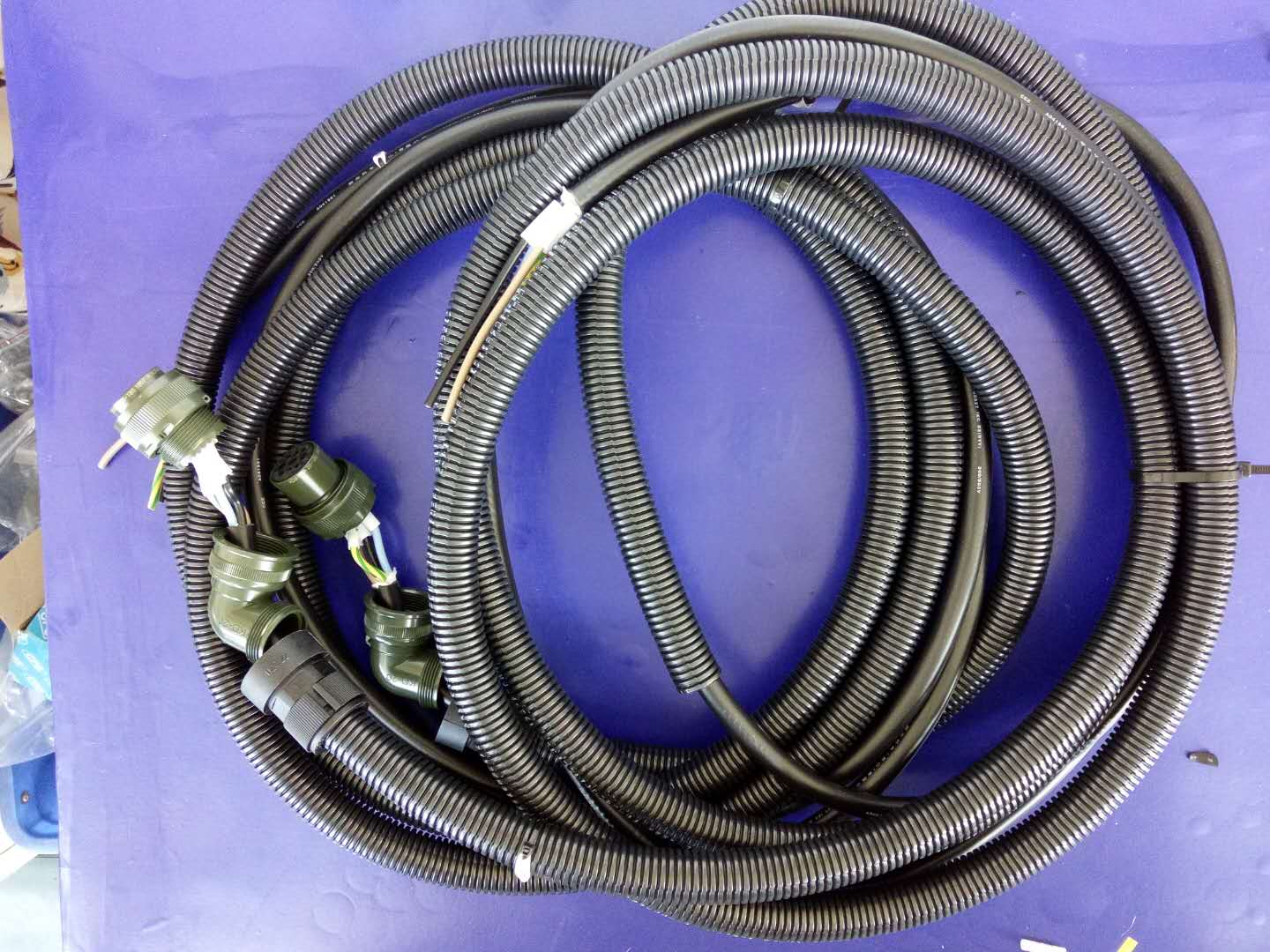 伺服機電線束